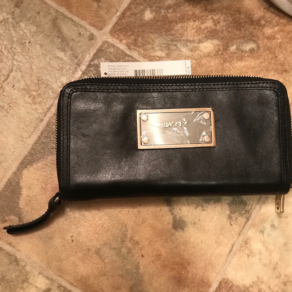 🔹DKNY Black Leather Wallet/Wristlet🔹